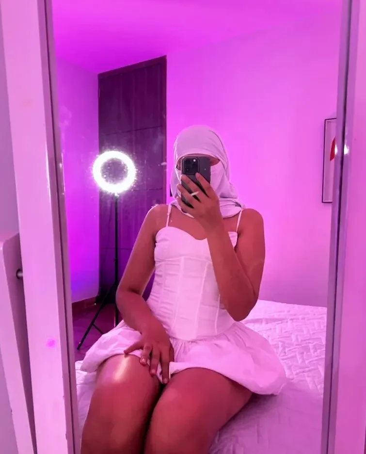 Anna, 23