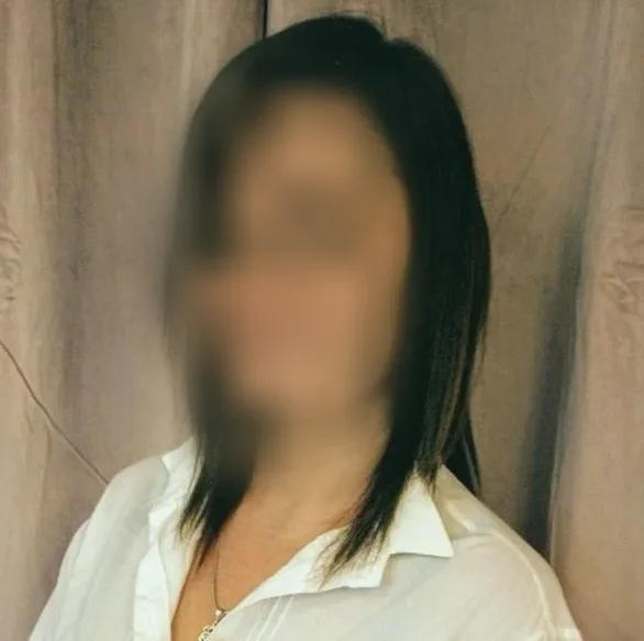 Clara, 32