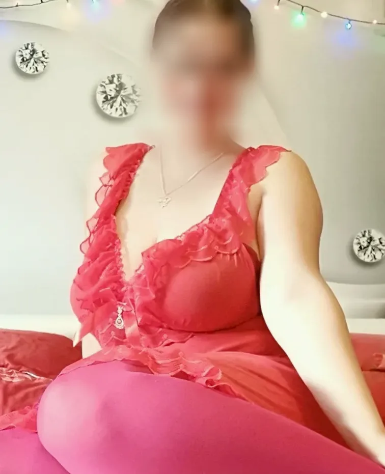 Elena, 35