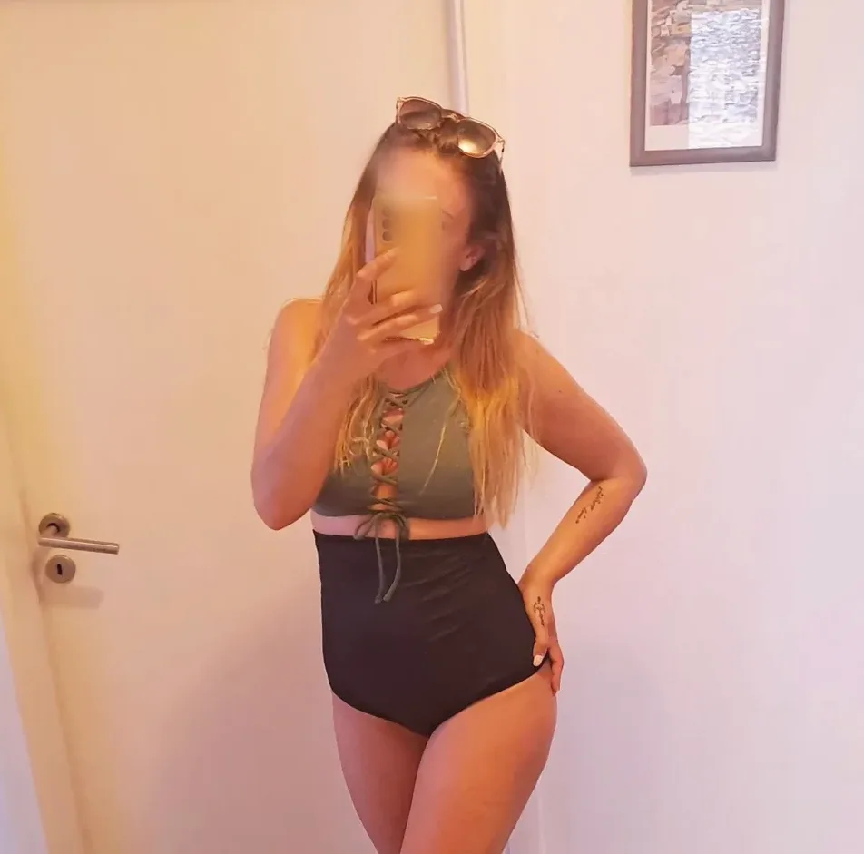 Selma, 33