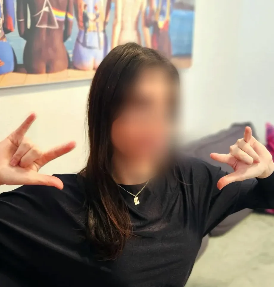 Yvonne, 27